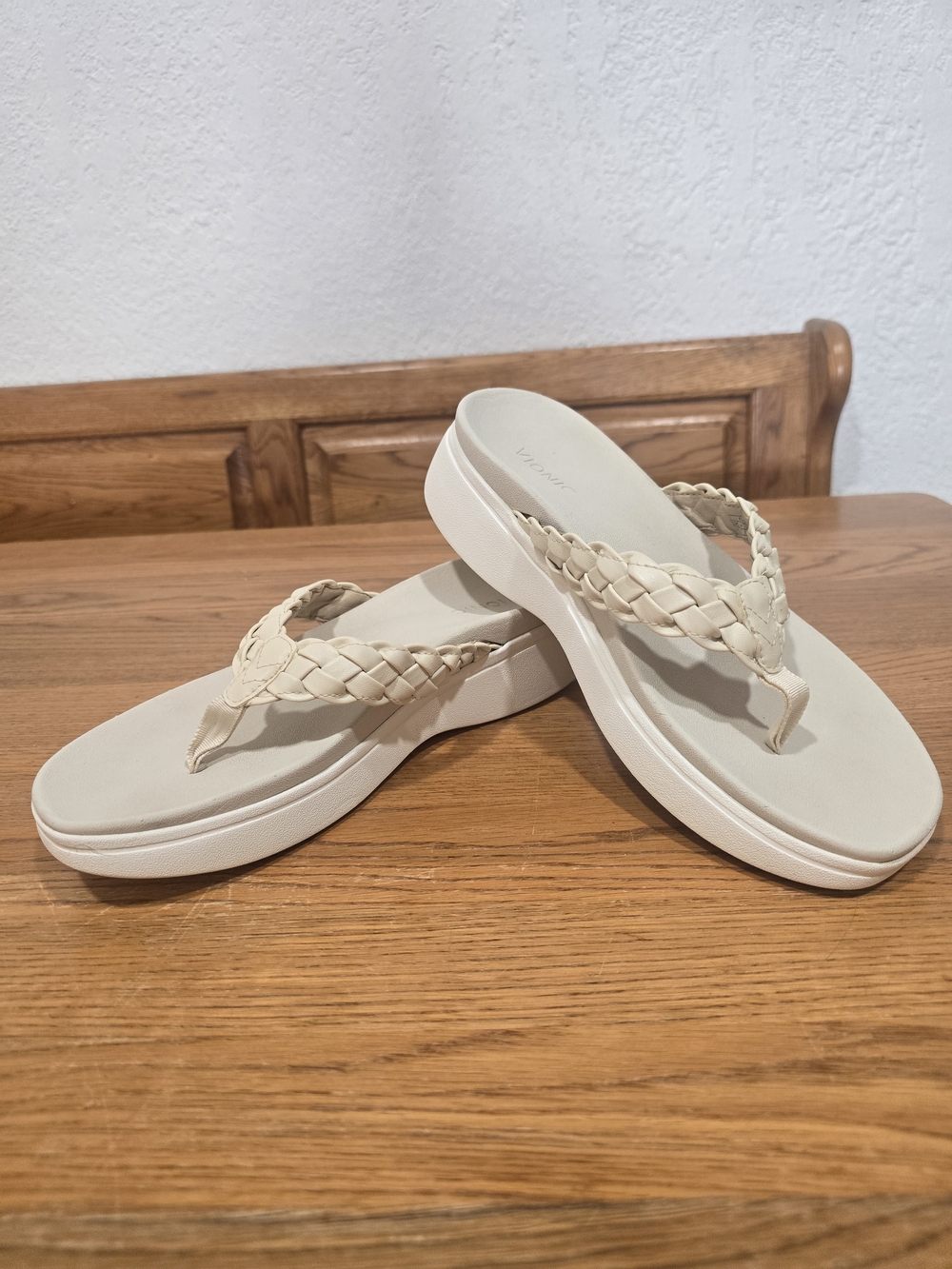 Vionic Kenji Braided Cream/White Platform Thong Flip Flops-Size 9
